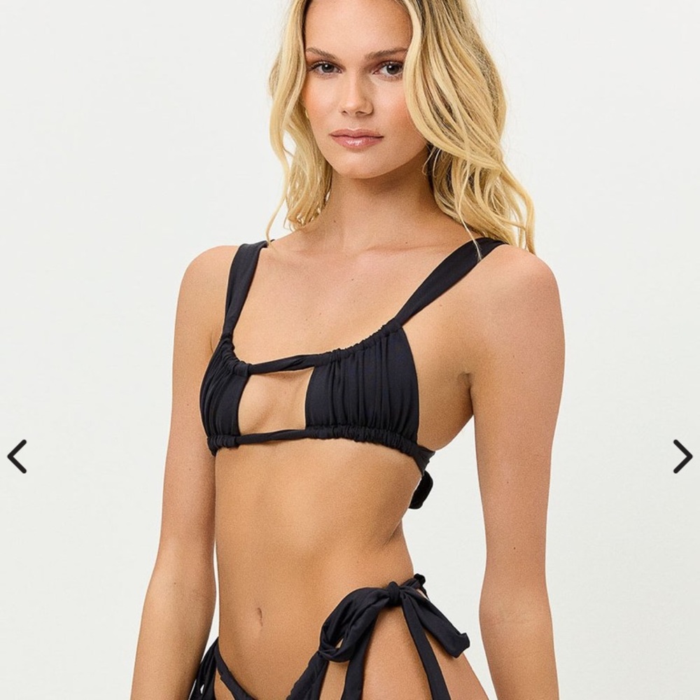 FRANKIE’S BIKINIS- Willow Ruched Bikini Top